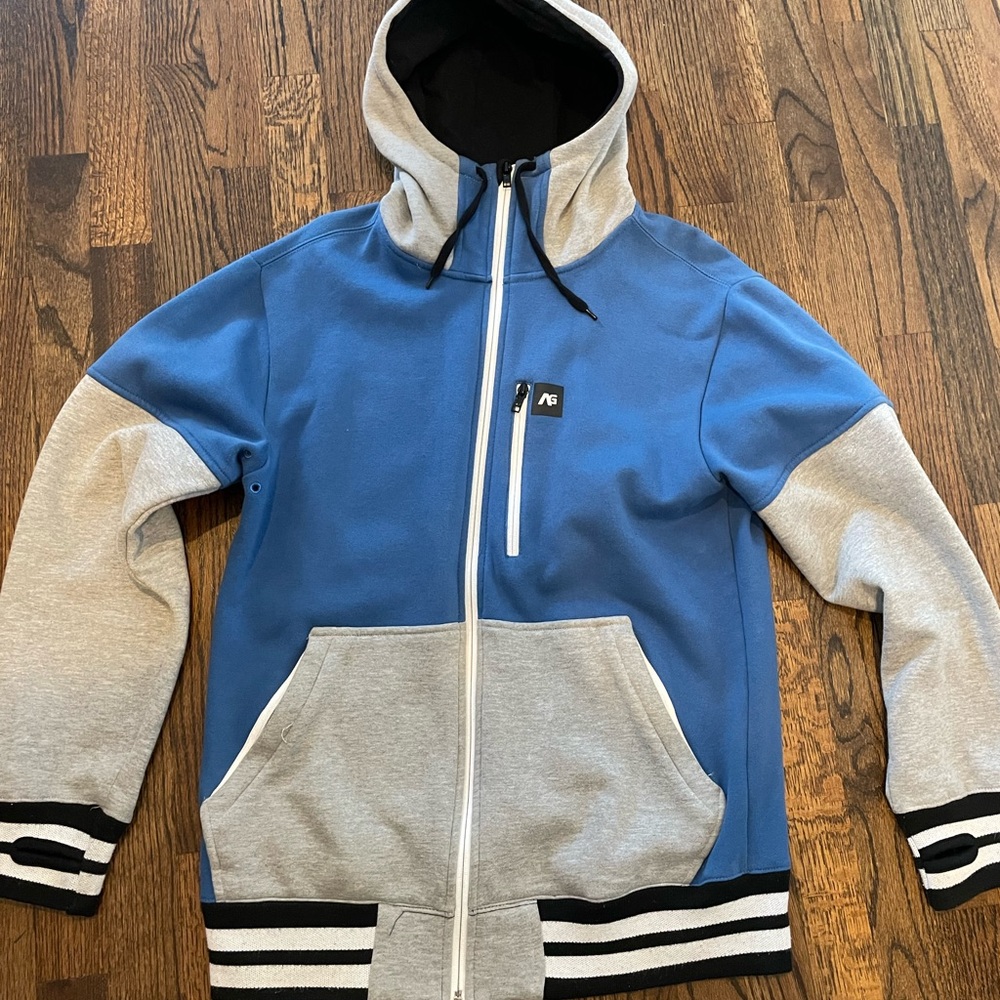 Analog Zip sweatshirt. In great condition.